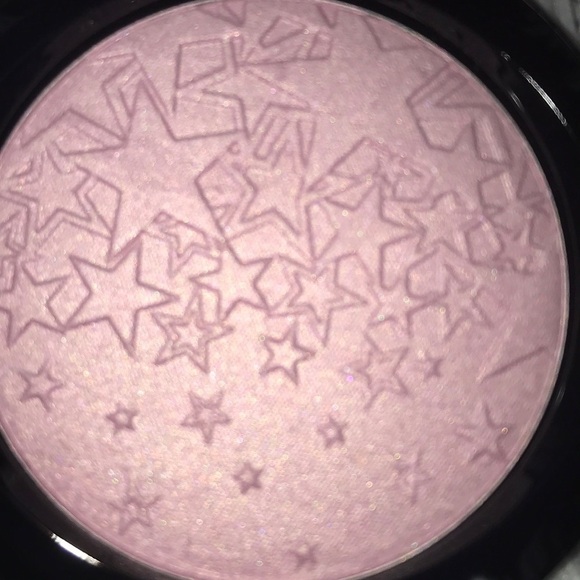 MAC Opalescent Powder Shooting Star highlight - Picture 13 of 13